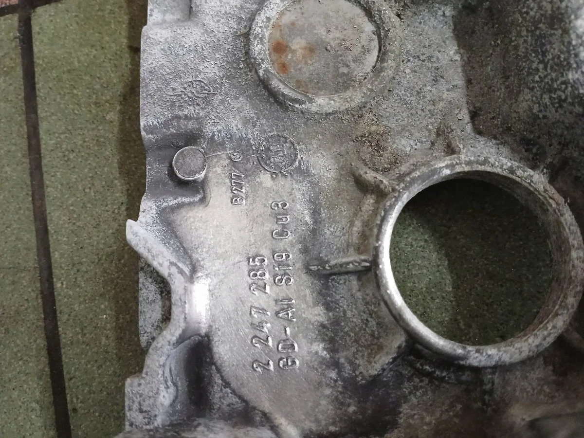 BMW 2247285 kamremshus Begagnad image 3
