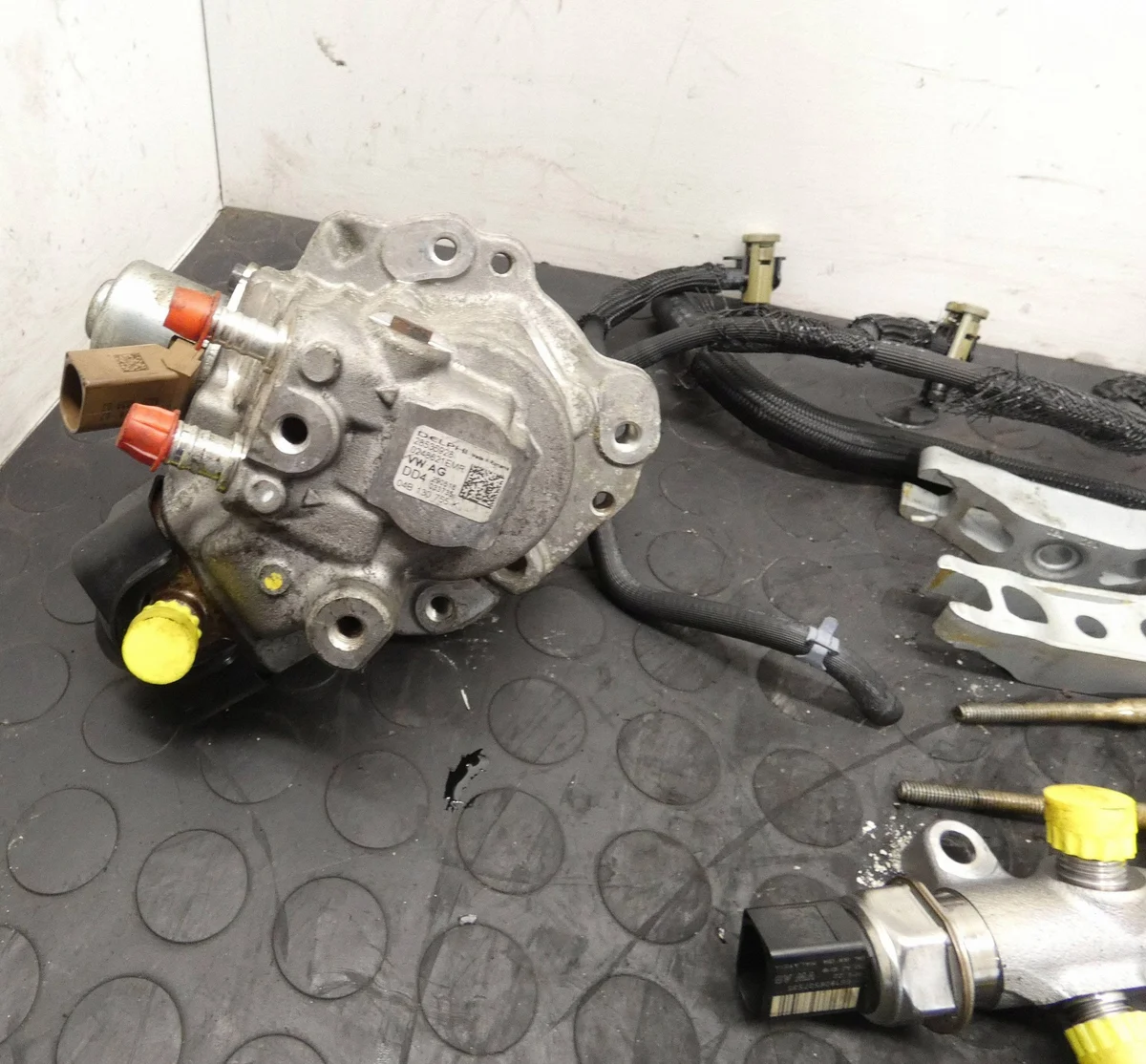 Bränslepump VW Golf VII 1.6 TDI image 4