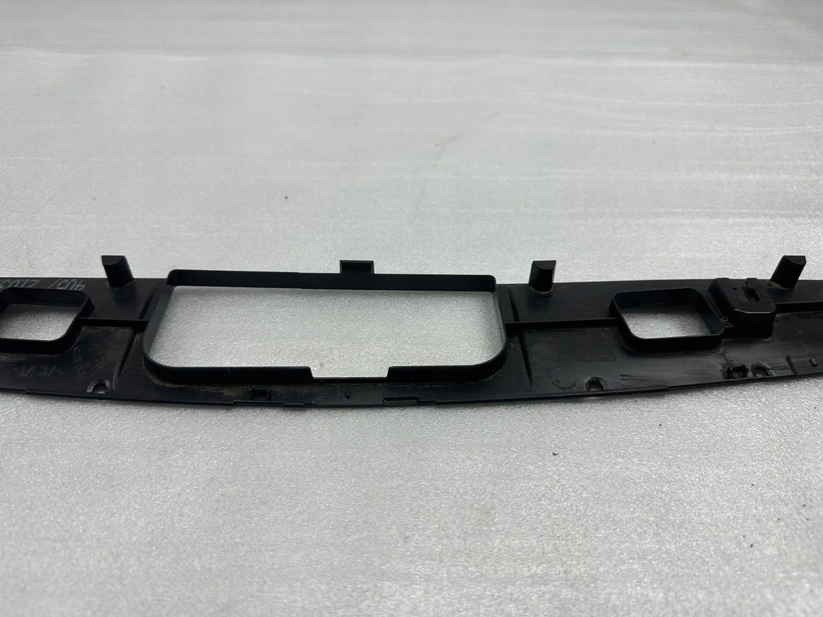 Listón luz matrícula Mercedes C W205 A2057400500 image 8