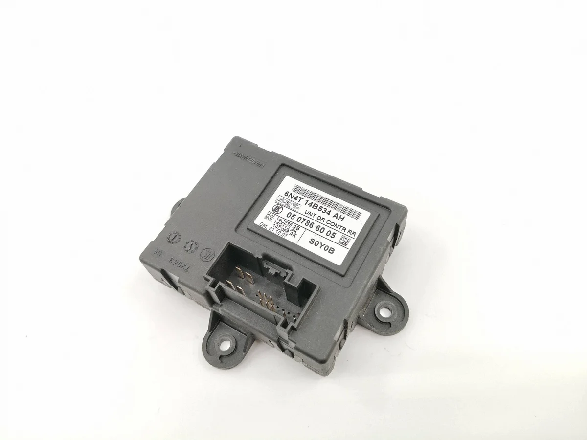 Ford Focus Mk2 CC etuoven moduuli