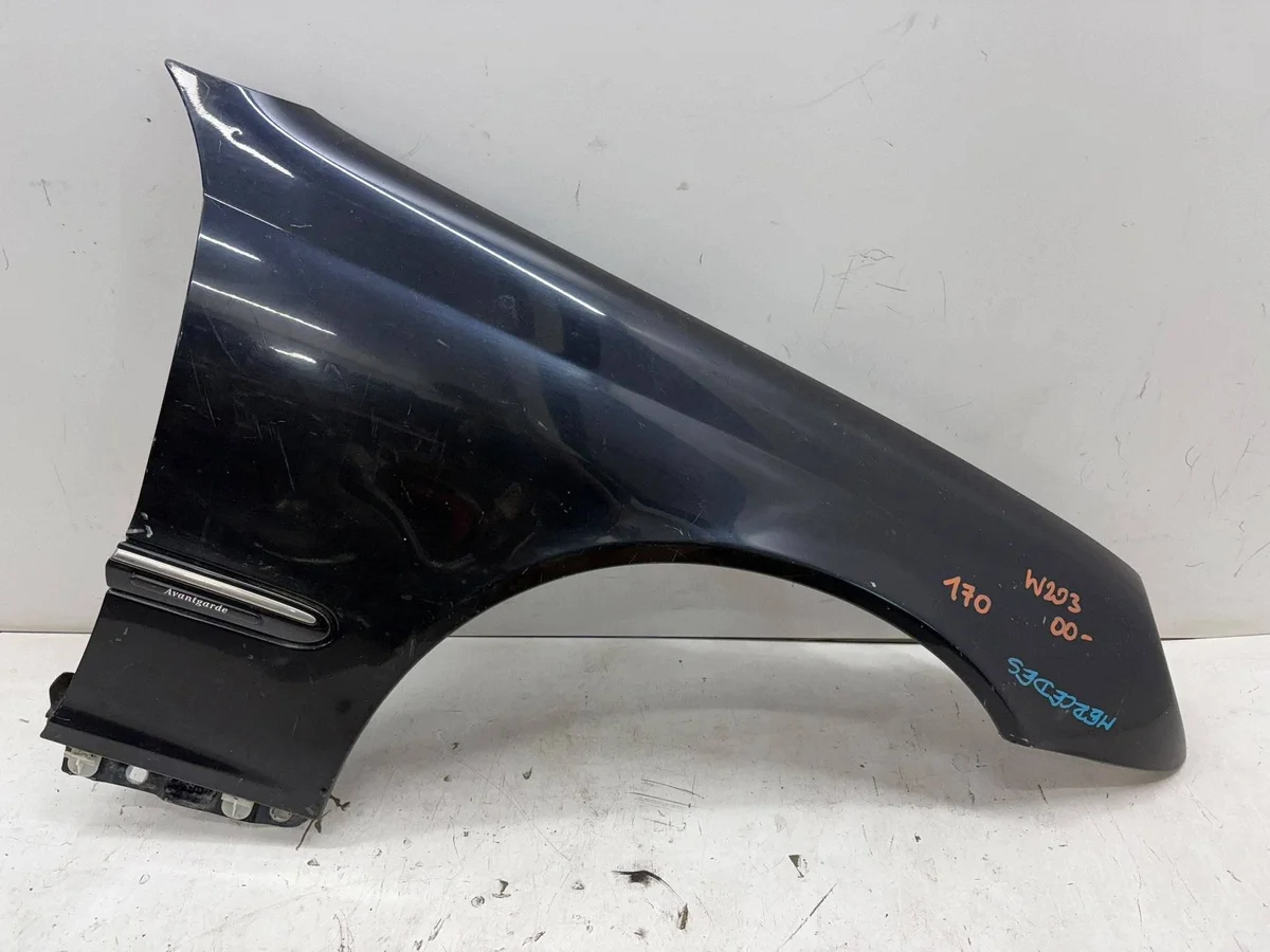 Mercedes W203 Kotflügel Rechts Vorne OE CYX3098