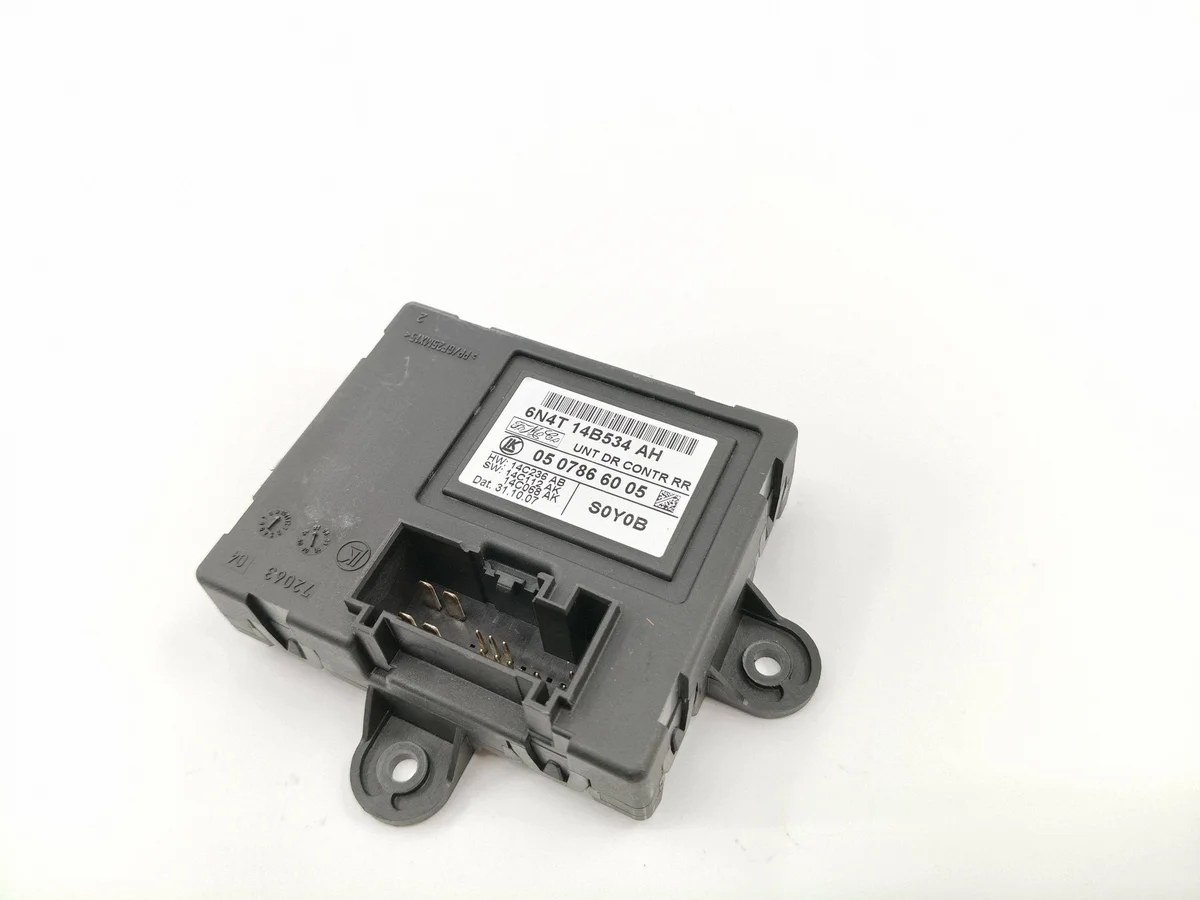 Ford Focus Mk2 CC etuoven moduuli