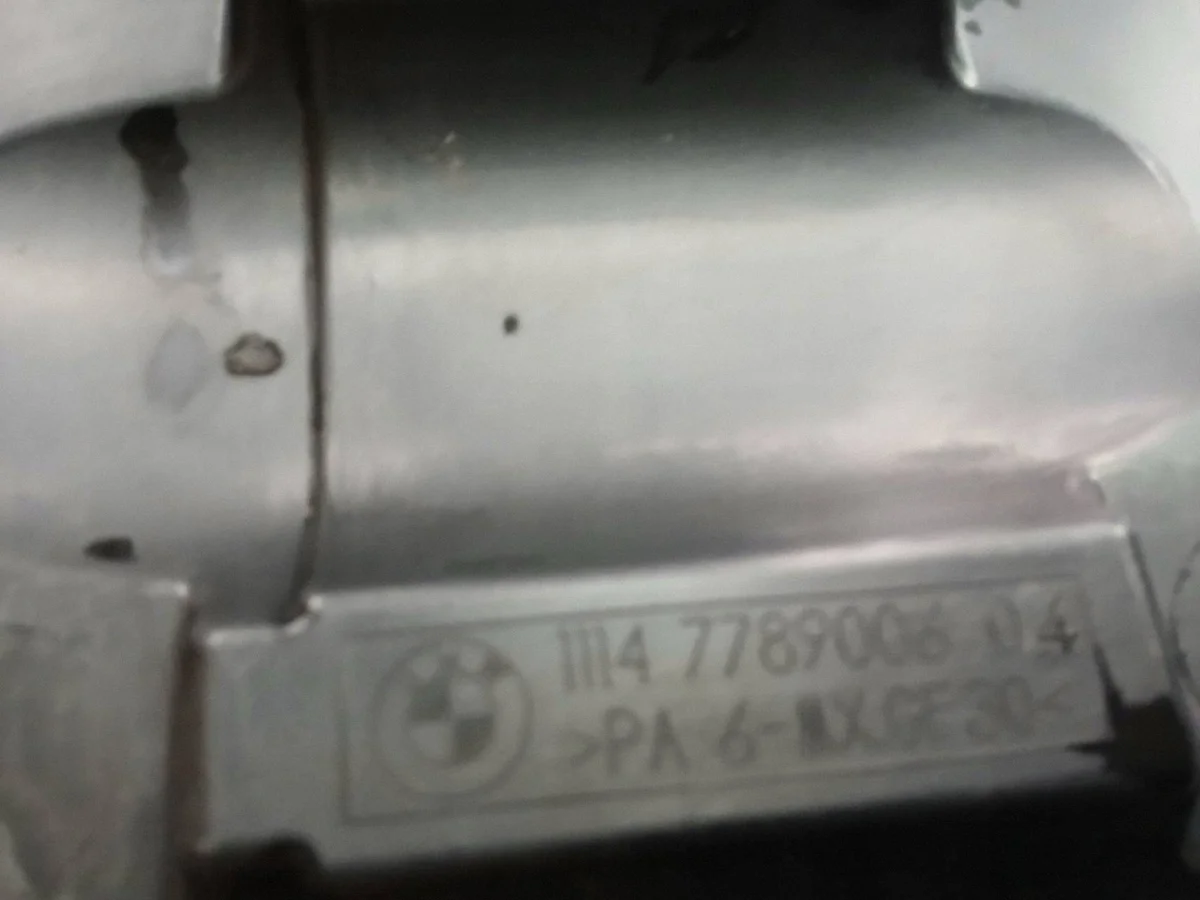BMW E90 Couvercle Moteur Supérieur 7789006 image 4