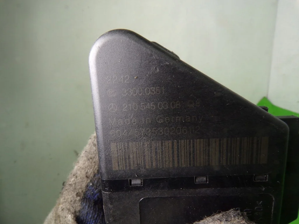 Mercedes W210 Ignition Switch F-389429- image 4