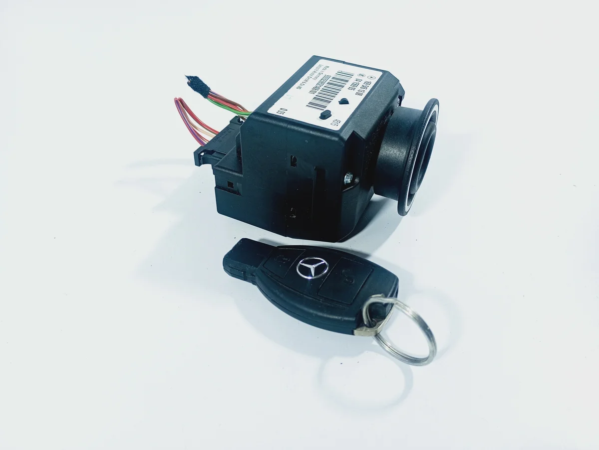 Ignition Switch w/ Key OE M1S63 MAR 00032243 image 3