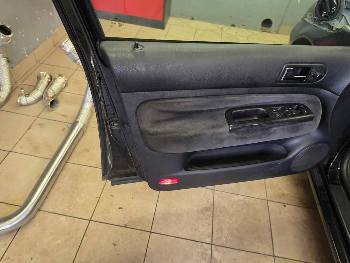 Panneau de porte VW Golf IV 4 Bora occasion image 4