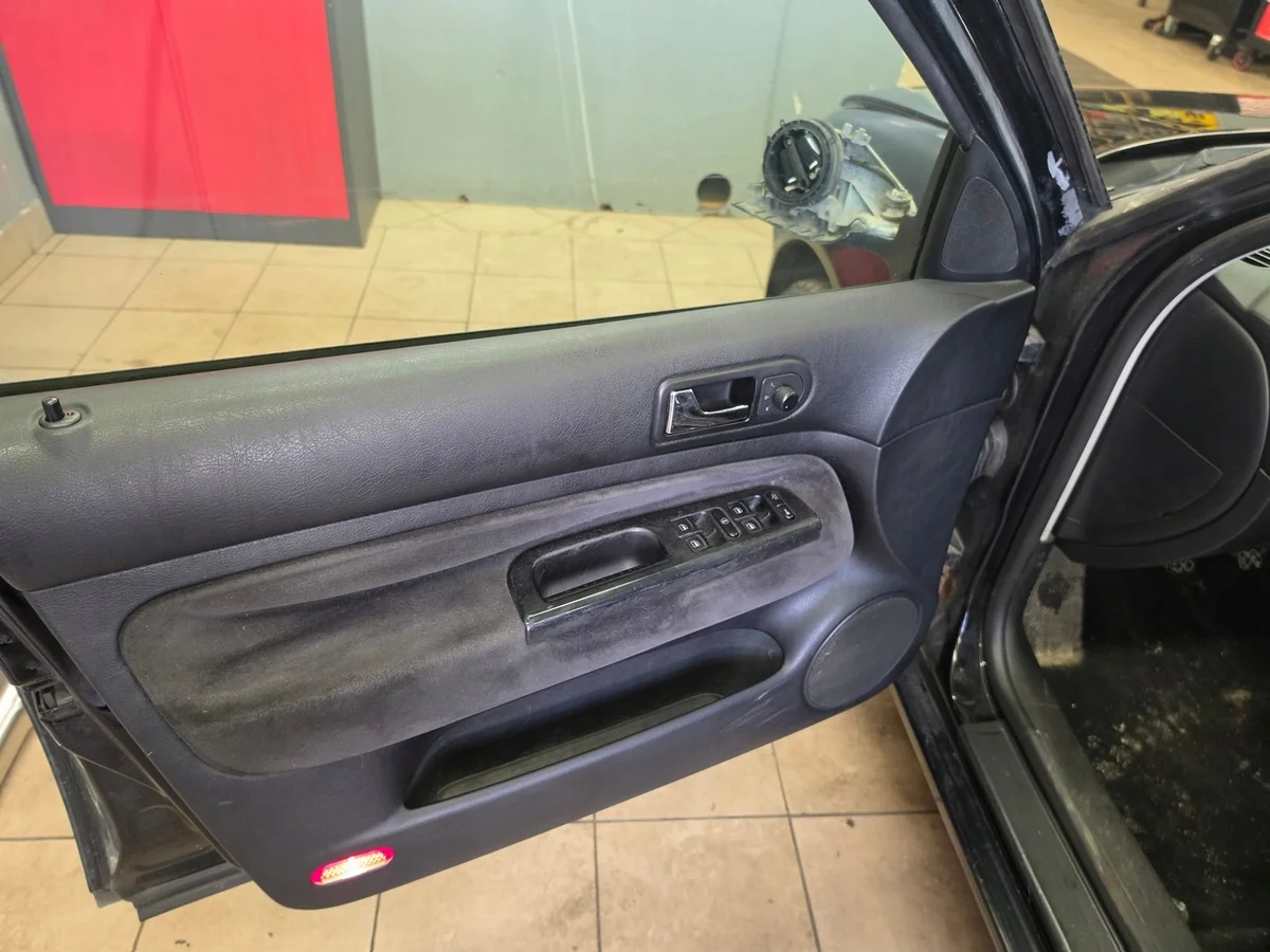Panneau de porte VW Golf IV 4 Bora occasion image 5