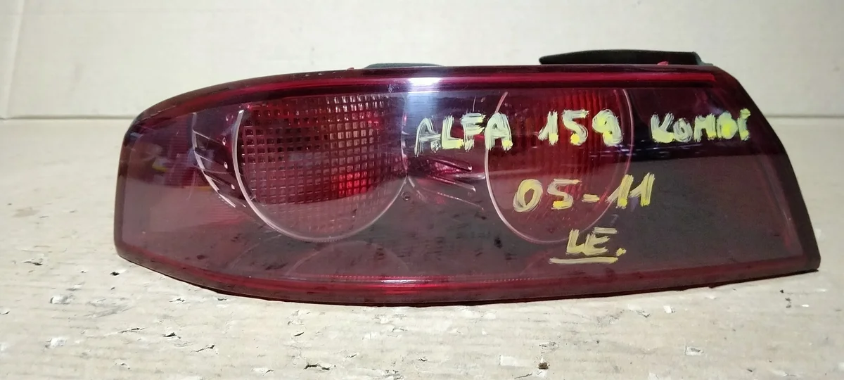 Alfa Romeo 159 takavalo vasen lokasuojassa