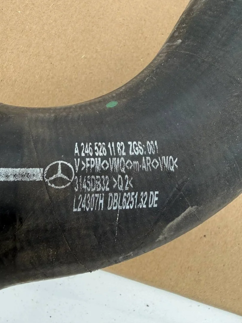 Mercedes Ladeluftkühler Schlauch A2465281182 image 3