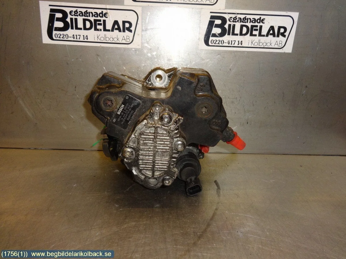 Volvo V70 2003 Polttoainepumppu 8689590