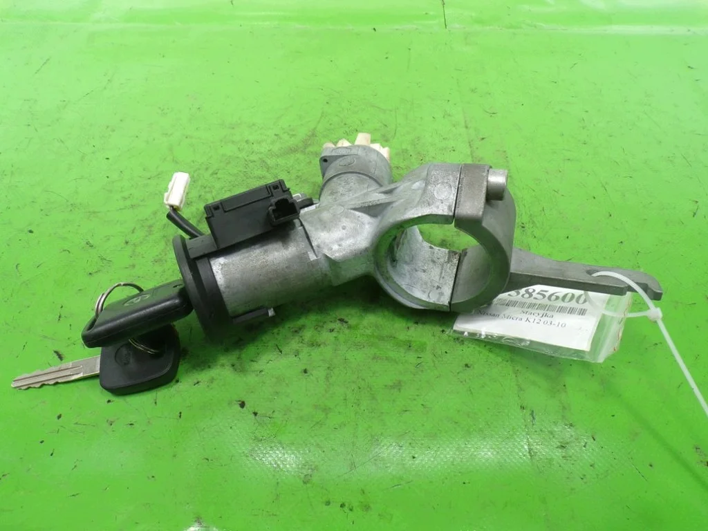 Nissan Micra K12 Interruttore F-385600-