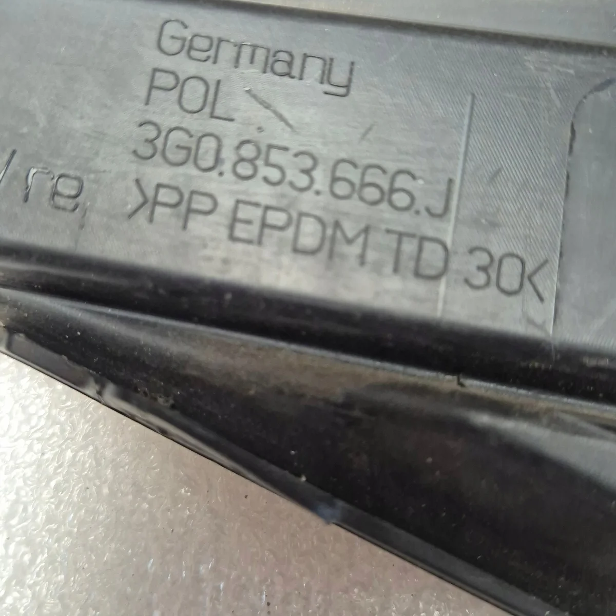 VW Passat B8 LIFT 3G Gitter Stoßfänger Rechts image 10