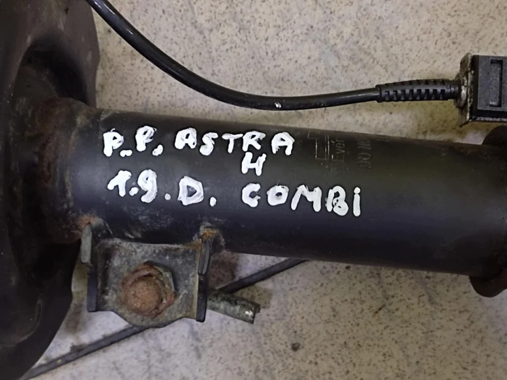 Opel Astra H Kombi McPherson oikea etu image 6