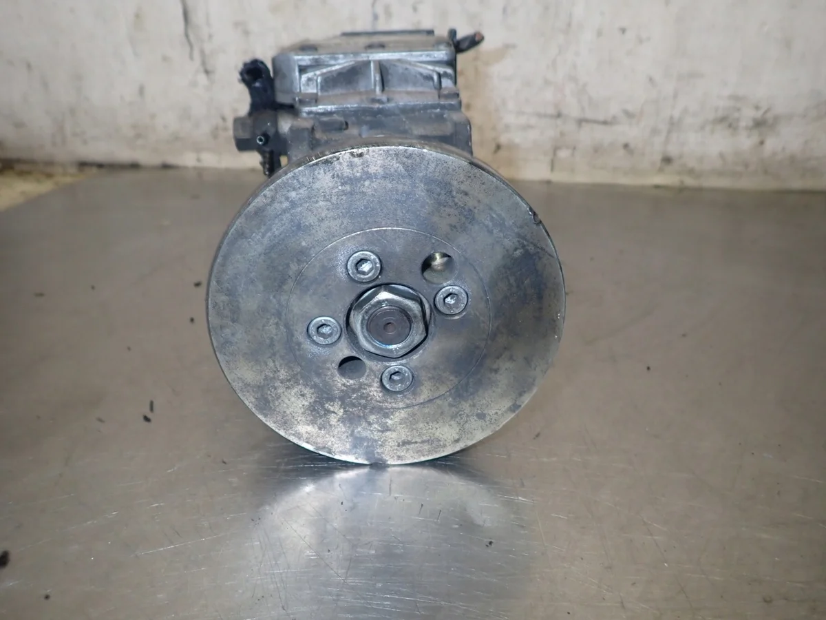 Audi 059130106DX Fuel Injection Pump - Used image 3