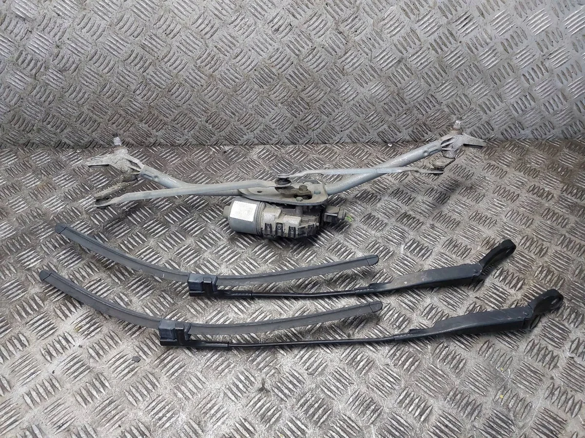 VW Passat B5 Wiper Mechanism + Motor Front