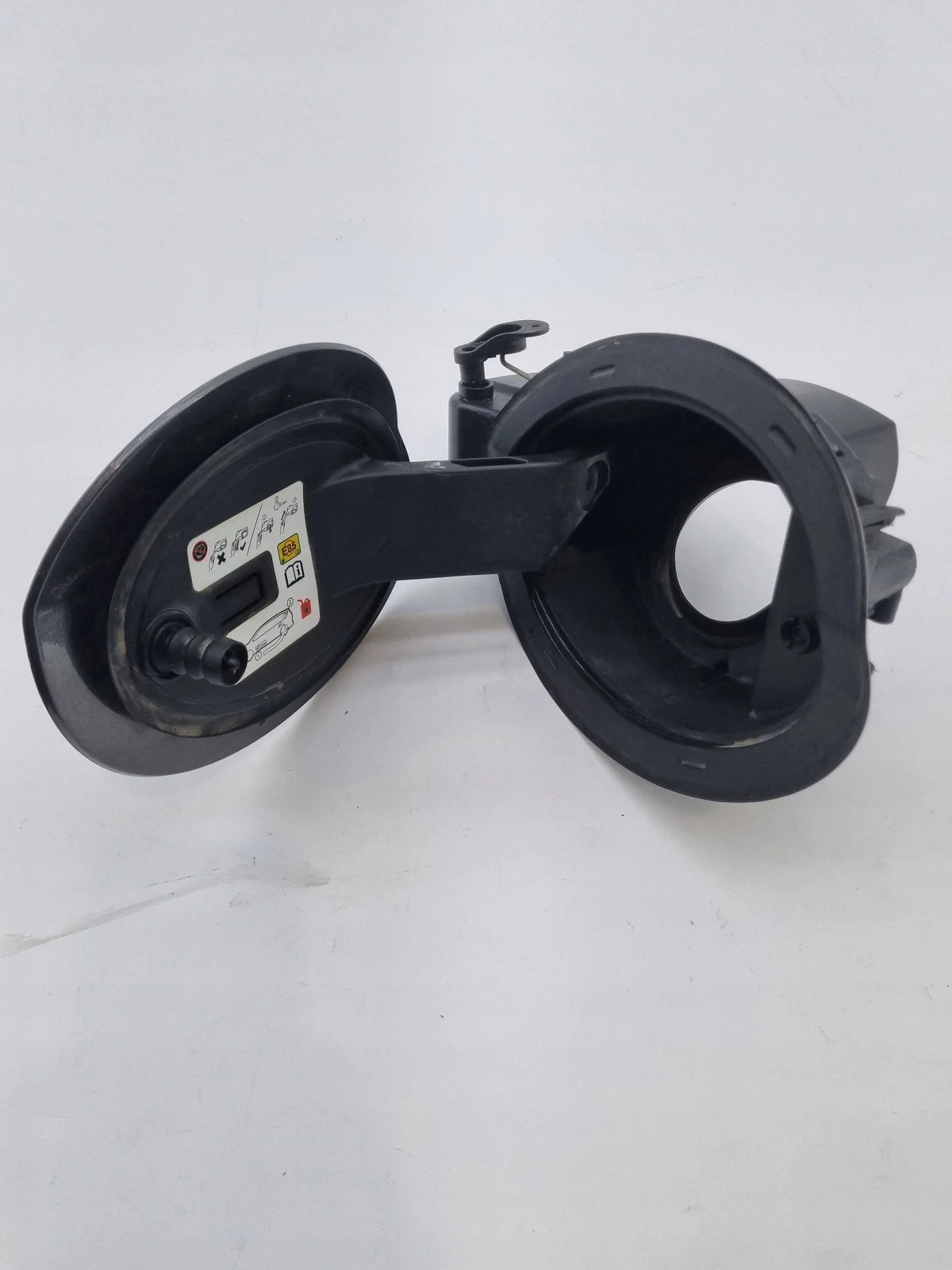 Chrysler Pacifica 2017 Fuel Door 68228470AA image 3