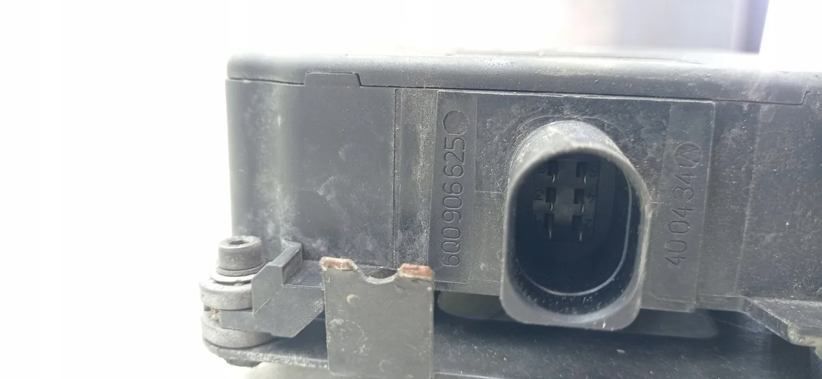 SEAT LEON II 05-12 Elektromagnetventil 6Q0906625 image 4