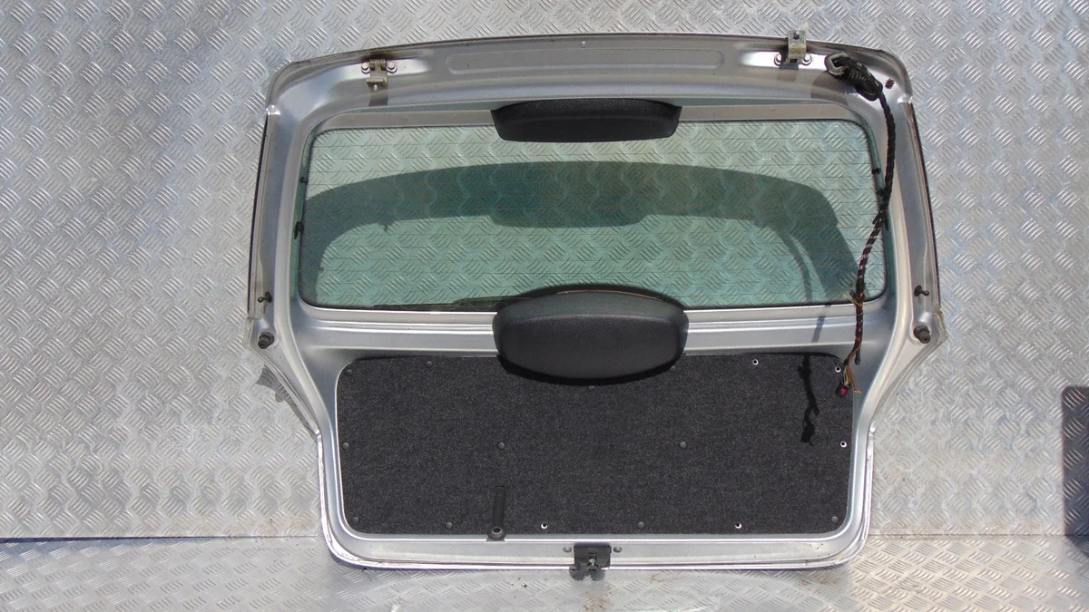 Bagklucka Skoda Fabia II 07-14 Använd image 6