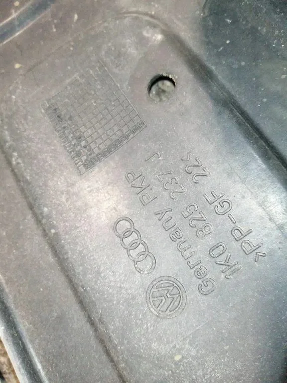 Audi A3 Sportback 8PA Cache Moteur 1K0825237J image 6
