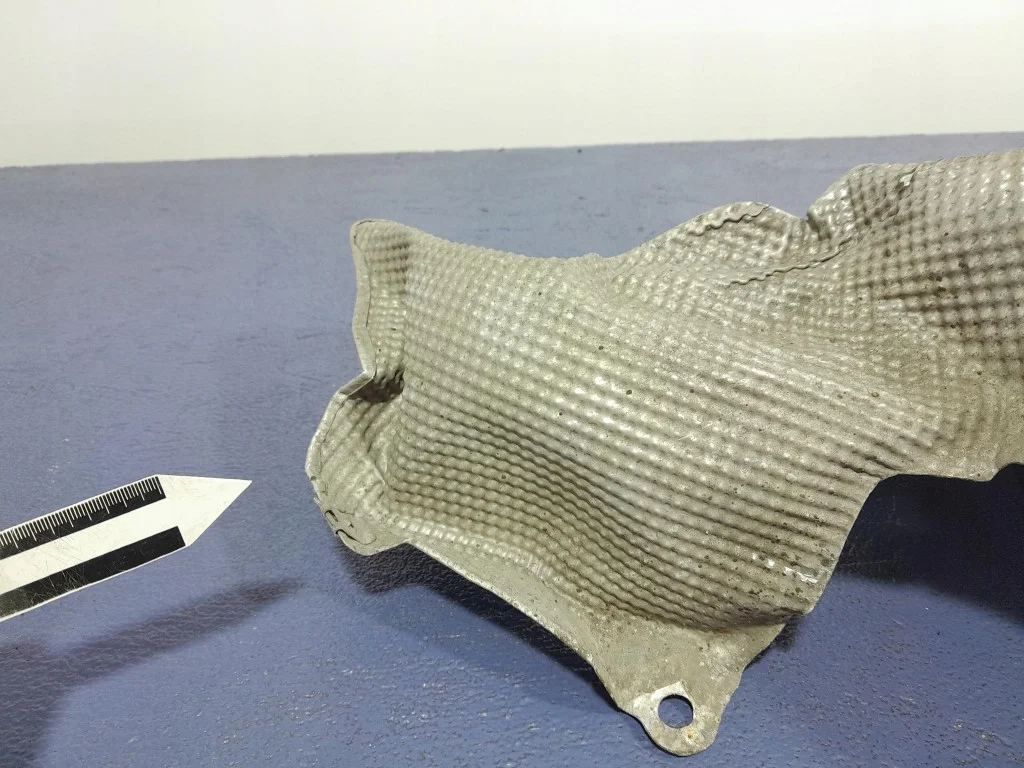 Mercedes A W177 A45S Hitzeschutz Auspuff L-302370-A1776825000 image 5