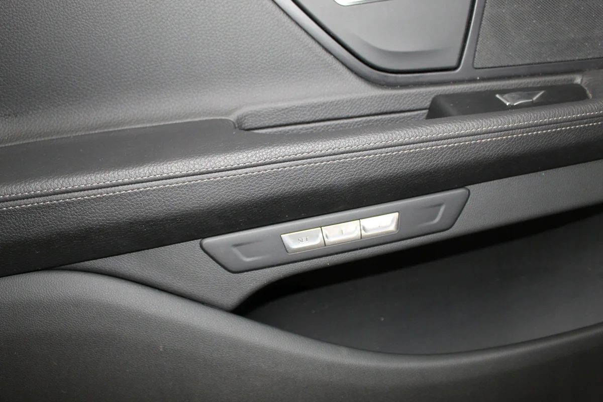 Forro Porta Traseira Esquerda BMW 7 G11 Couro image 3