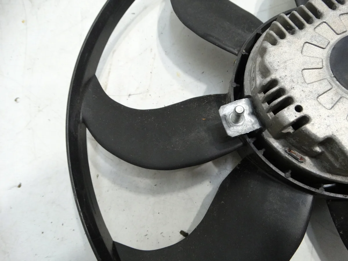 Ventilador Radiador Volkswagen 1K0959455P Usado image 3