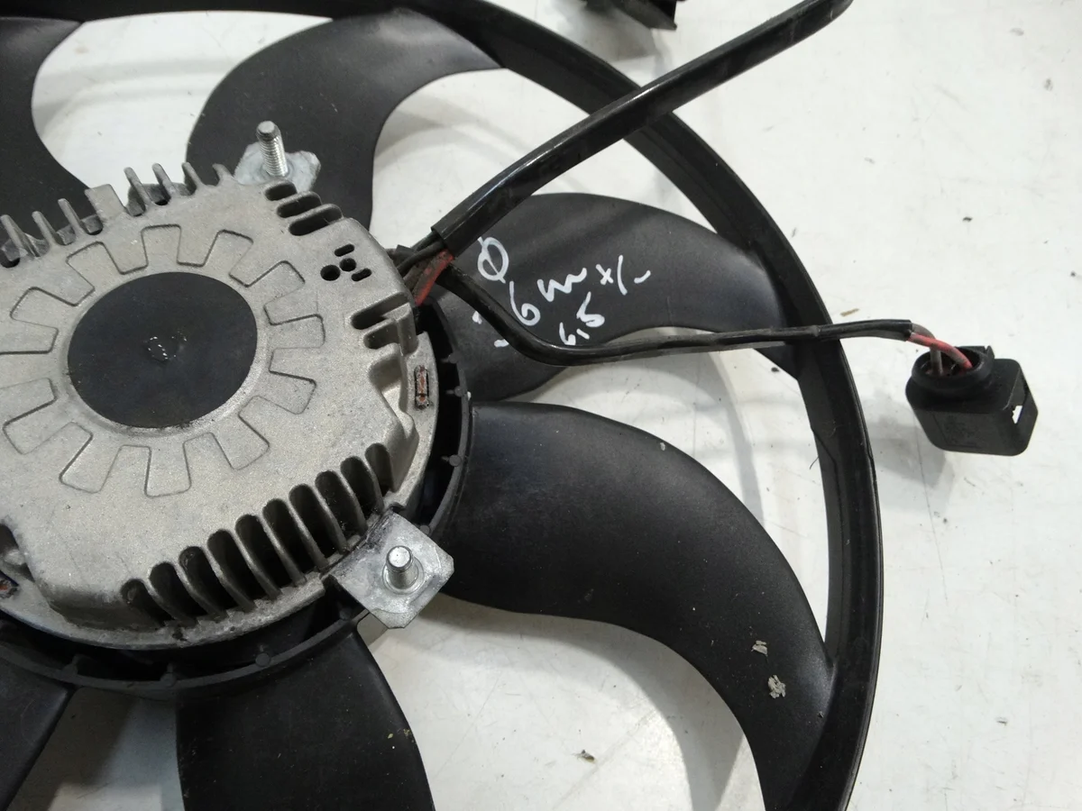Ventilador Radiador Volkswagen 1K0959455P Usado image 5