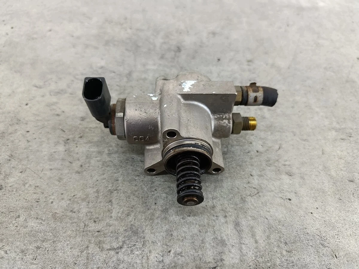 Hochdruckpumpe Benzin VW Golf V 03C127025T image 3