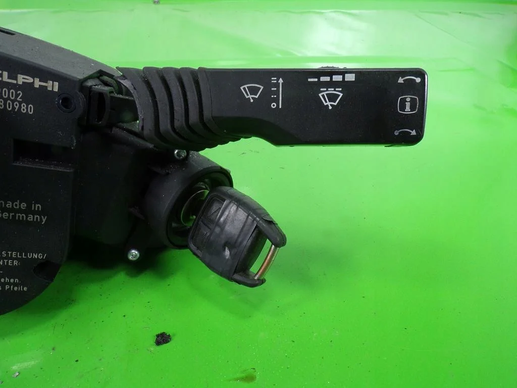 Opel Vectra C Ignition Switch F-394620- image 3