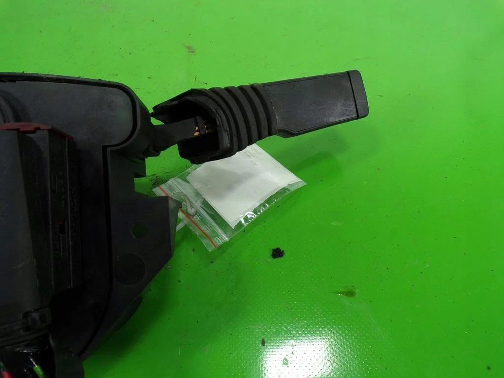Opel Vectra C Ignition Switch F-394620- image 8