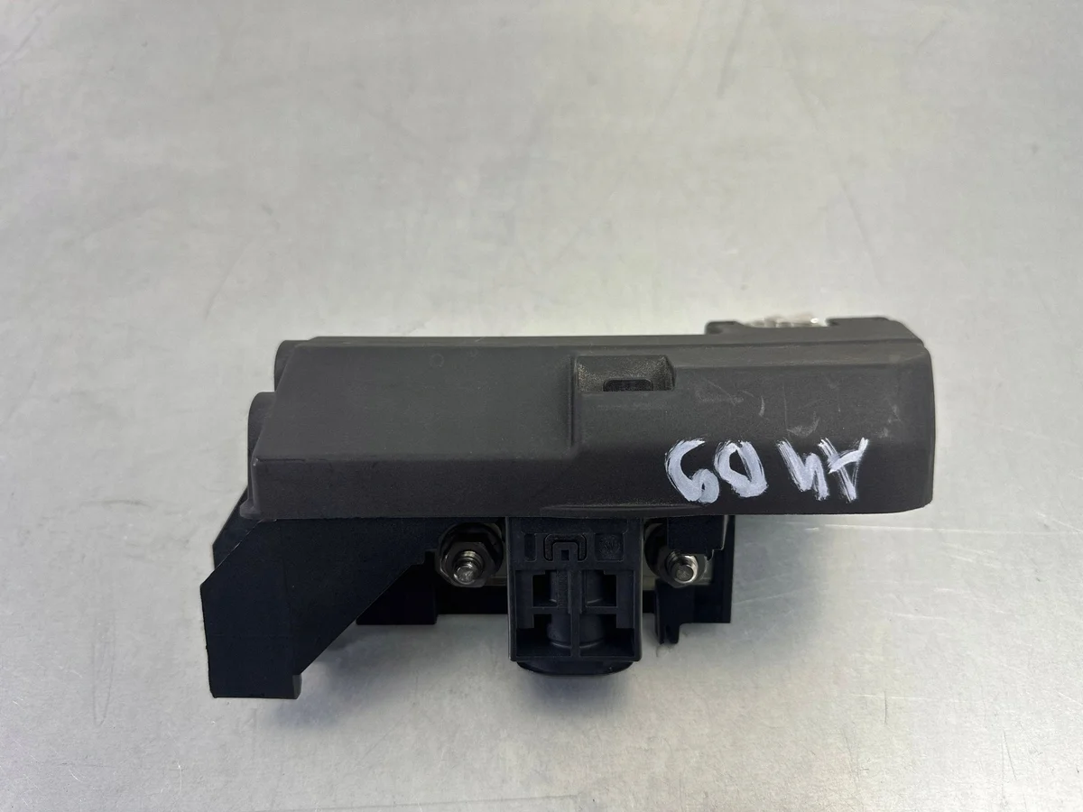 Audi A4 Allroad B9 Pluspol Audi 8W0915459H