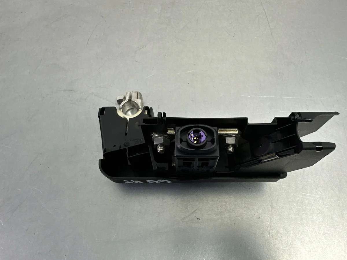 Audi A4 Allroad B9 Pluspol Audi 8W0915459H image 5