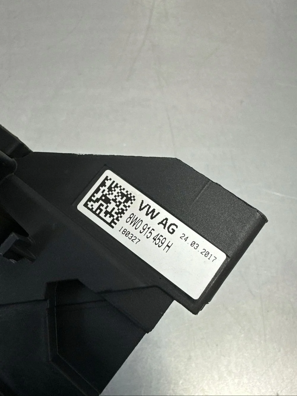 Audi A4 Allroad B9 Pluspol Audi 8W0915459H image 8