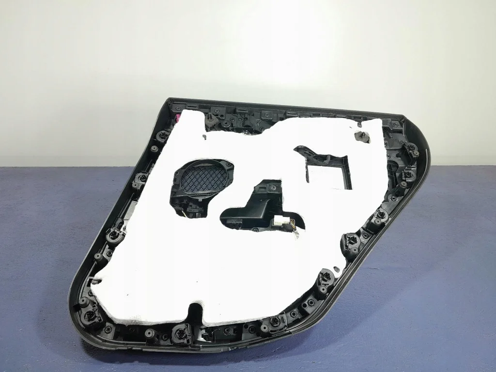 BMW 4 G26 takasisäverhoilu vasen image 4