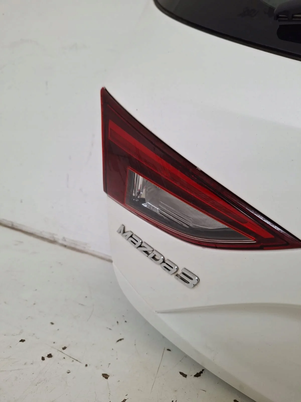 Tampa Traseiro Mazda 3 BM 2013-2017 Usada image 5