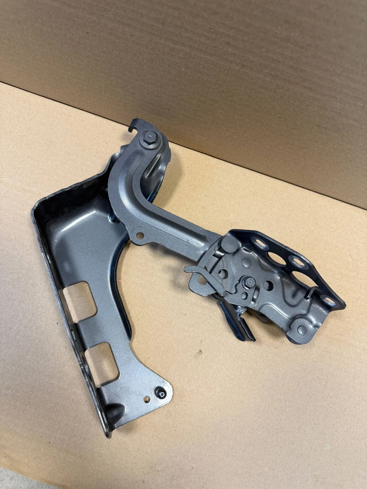 Mercedes GLC Scharnier Motorkap Links A2538800128