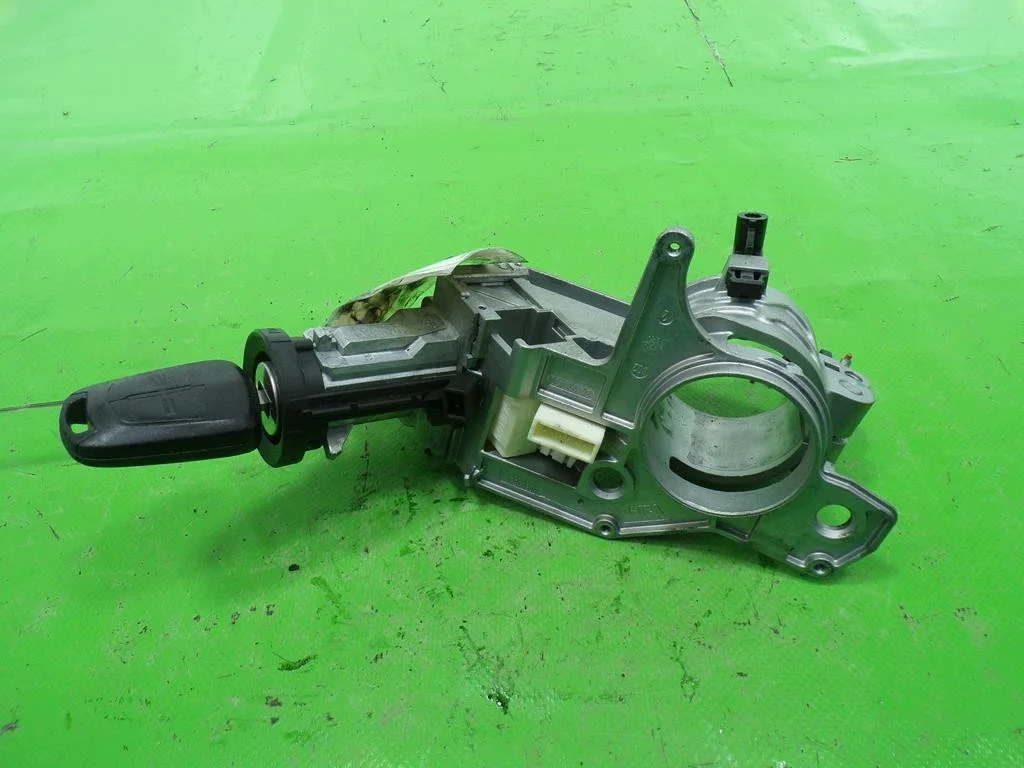 Opel Zafira B Ignition Switch Used F-393289-