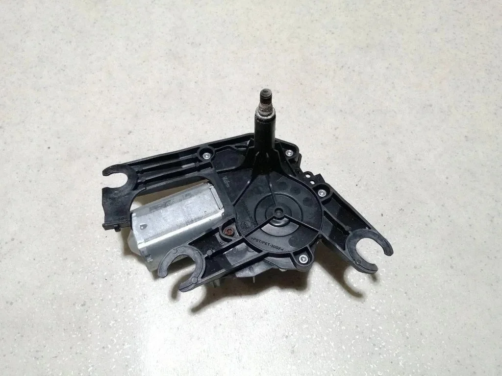 Takaluukun pyyhinmoottori Peugeot 308 9680477480