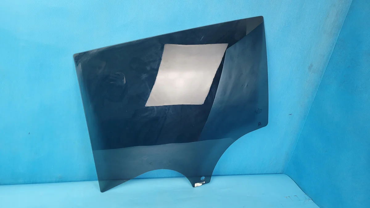 MERCEDES W206 C220 21r CRISTAL PUERTA IZQ TRAS