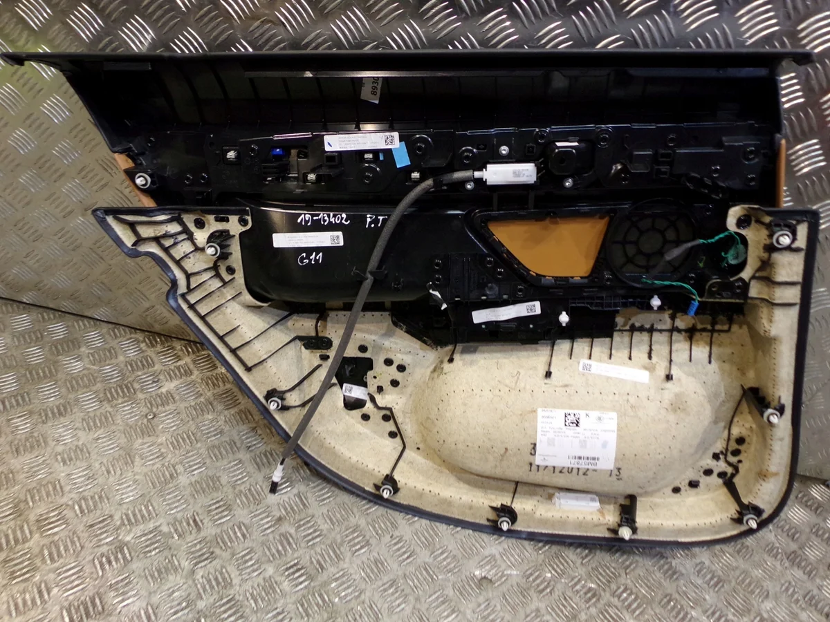 BMW 7 G11 dörrpanel höger bak Nappa image 3