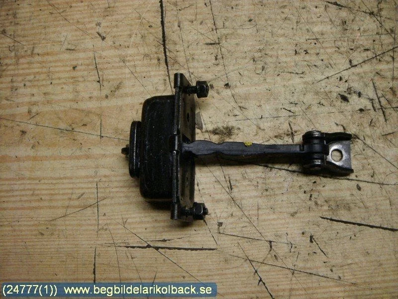 Saab 9-5 Türbegrenzer vorne BEG6754