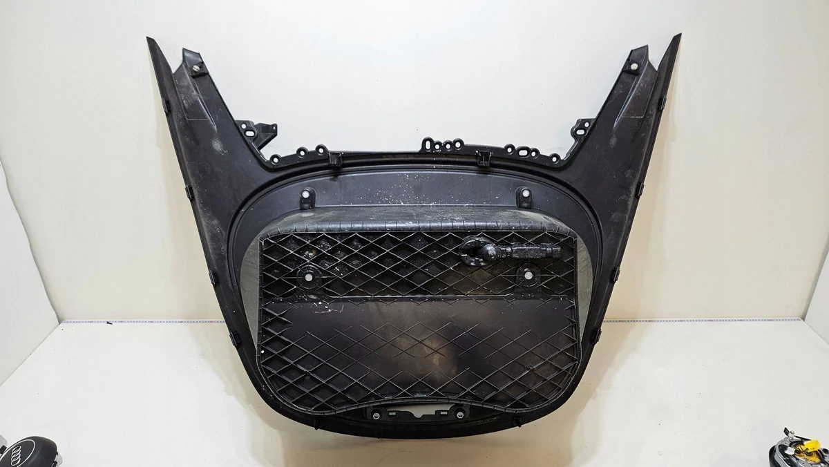 Bordure de coffre Tesla Model S occasion image 4