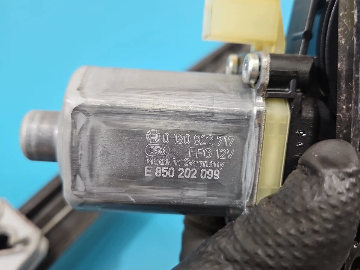 Fensterheber Vorne Links Skoda Superb III image 4