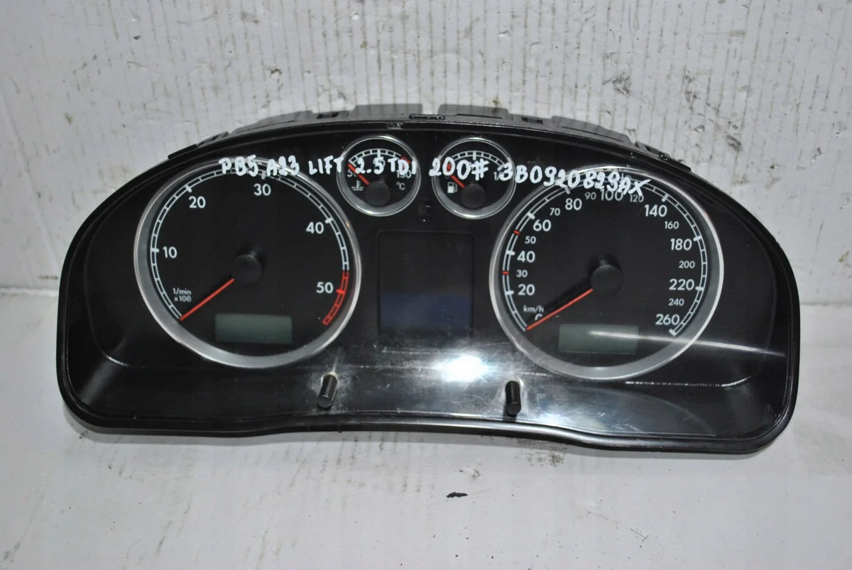 Compteur VW Passat B5 Lift 2.5 3B0920829AX