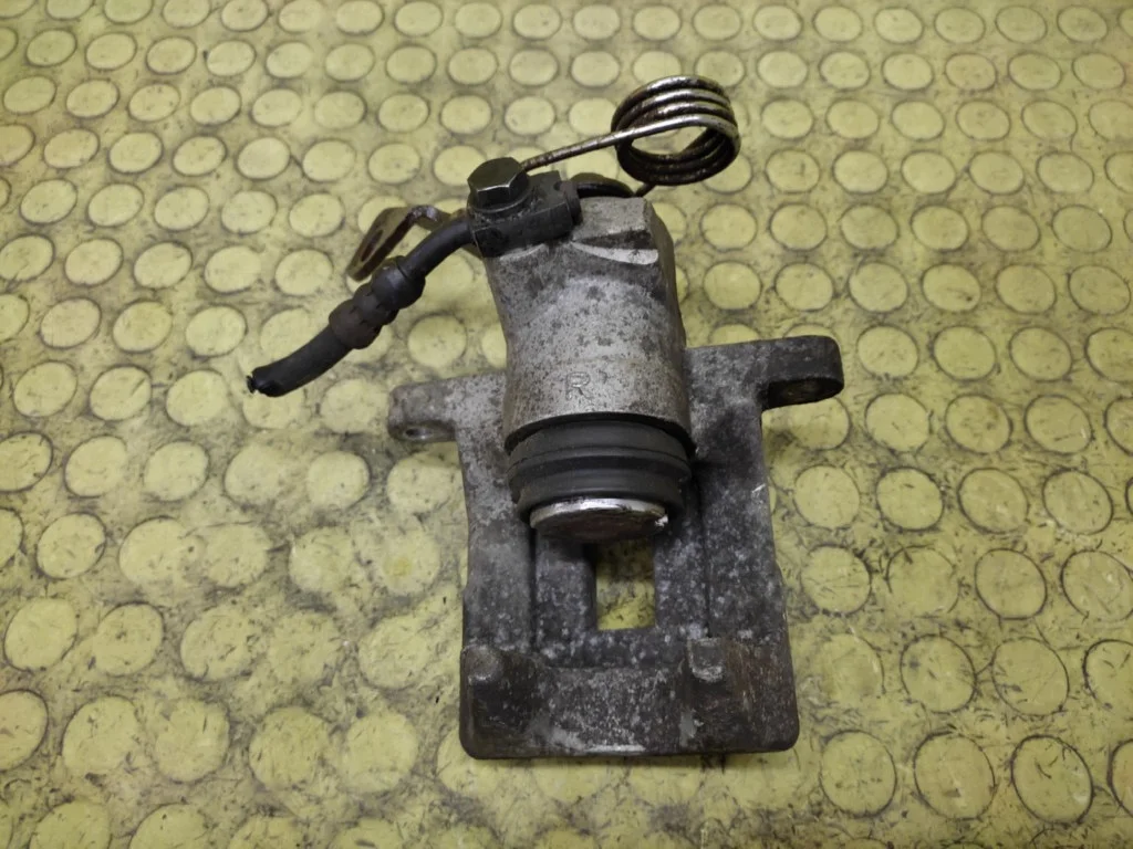 VW Passat B5 1.9 TDI Bremssattel Rechts Hinten image 4