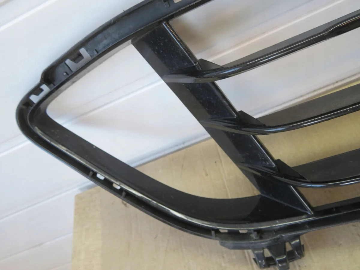 BMW X1 F48 Grill Mittre Fram 7383353 image 9
