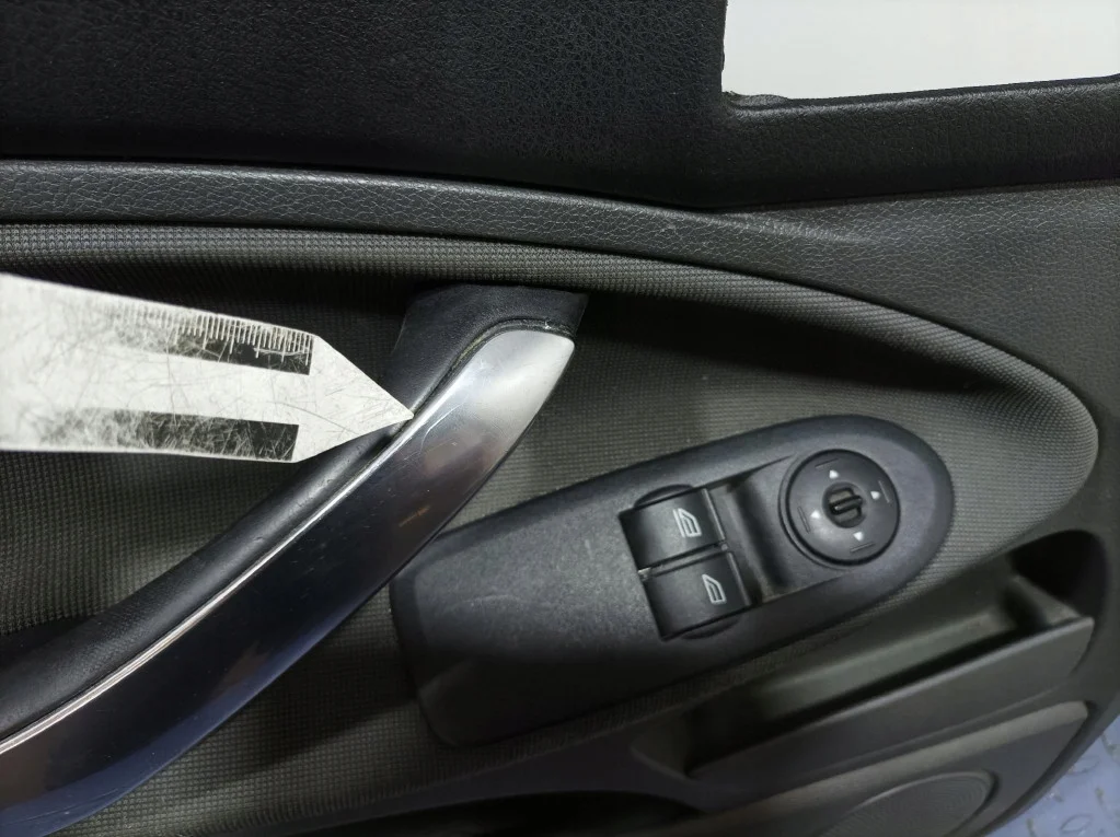 Ford C-Max MK1 vänster framdörrklädsel image 4