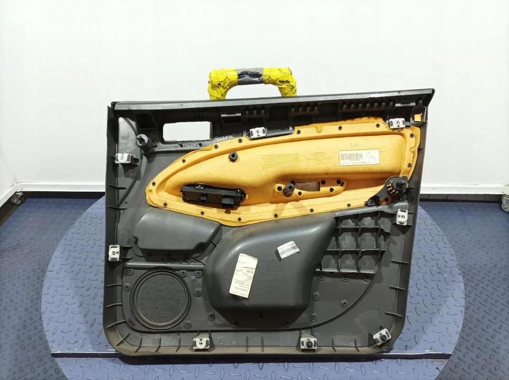Ford C-Max MK1 vänster framdörrklädsel image 6