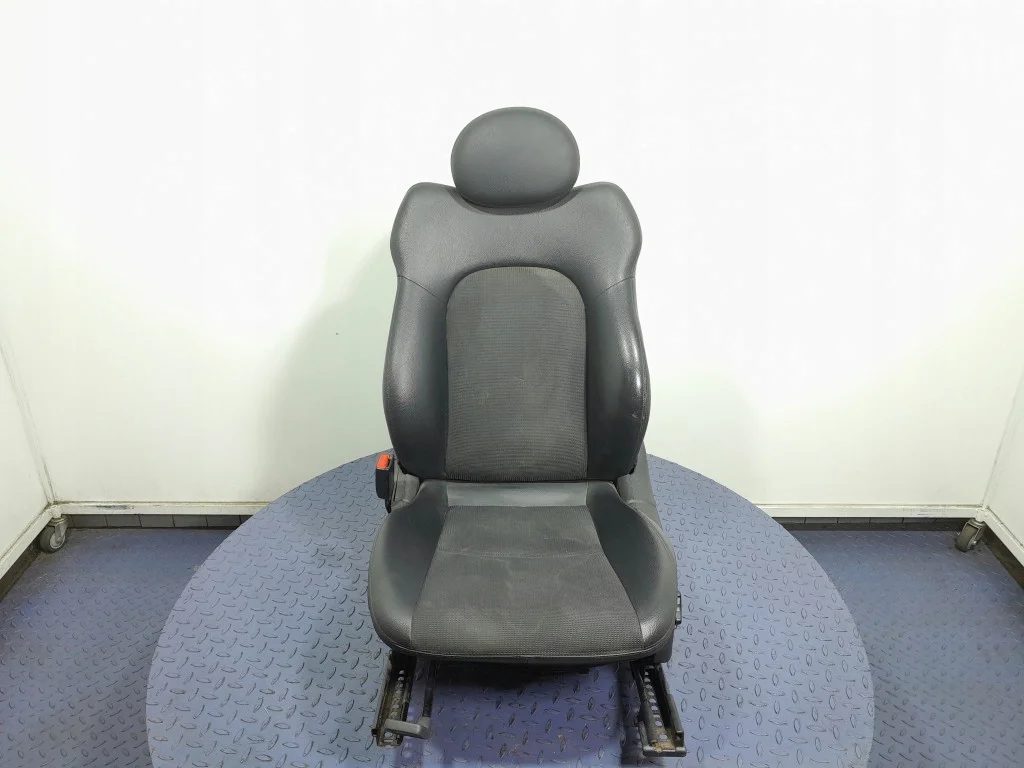 Siège conducteur Mercedes CLC CL203 L-282676-01
