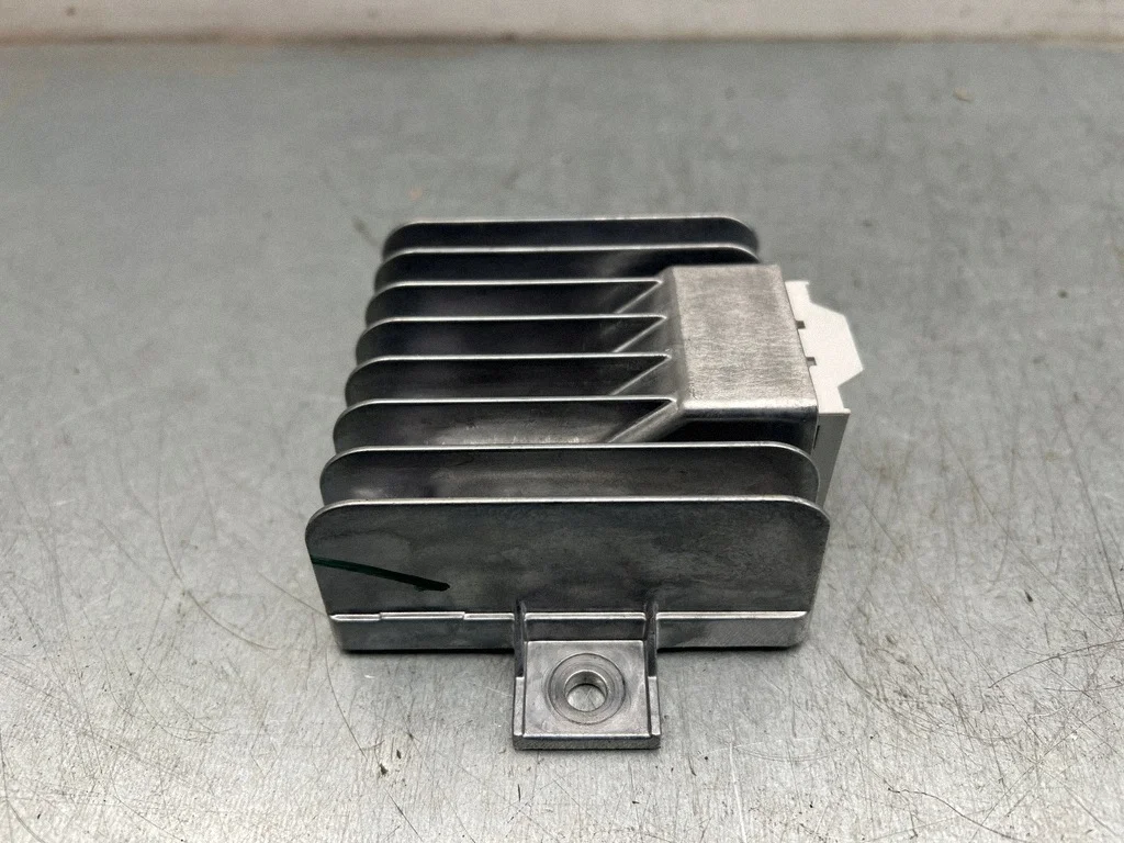 Mercedes-Benz EQA 2023 Amplificateur Audio A2439000401 image 3